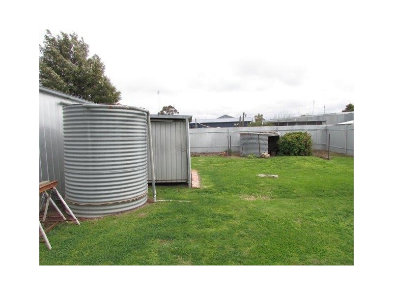 16 Craig Avenue, Warracknabeal VIC 3393