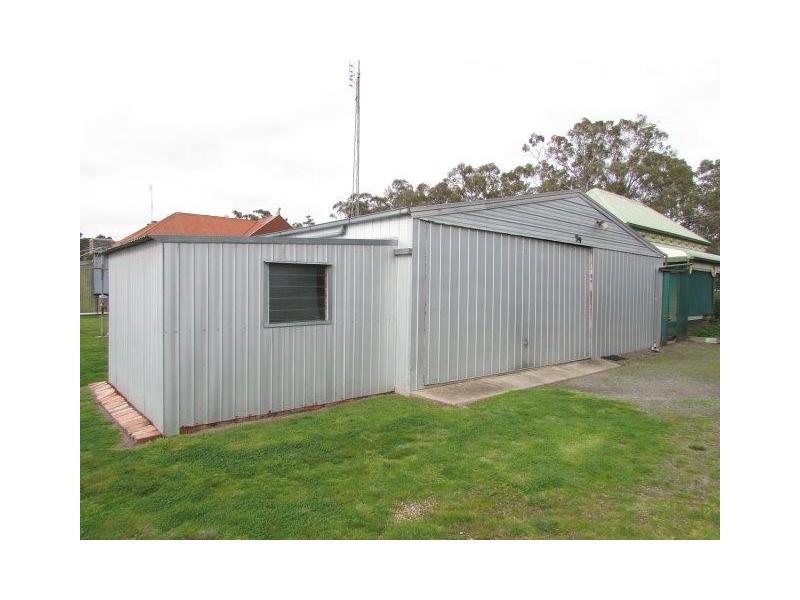 16 Craig Avenue, Warracknabeal VIC 3393
