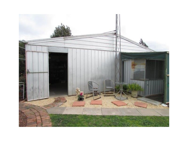 16 Craig Avenue, Warracknabeal VIC 3393