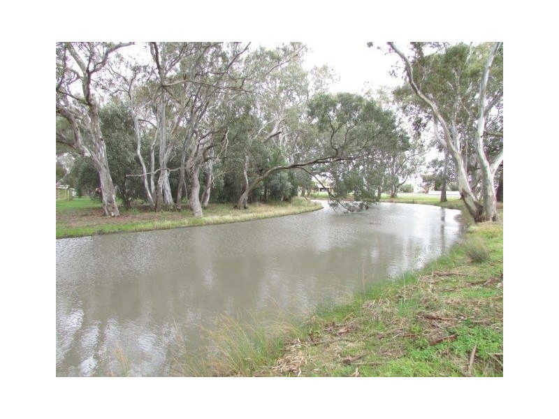 16 Craig Avenue, Warracknabeal VIC 3393