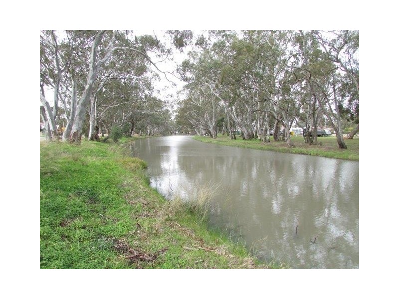 16 Craig Avenue, Warracknabeal VIC 3393