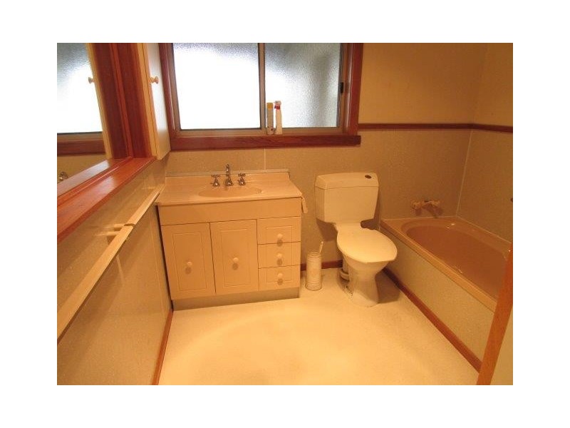 51 Woolcock Street, Warracknabeal VIC 3393