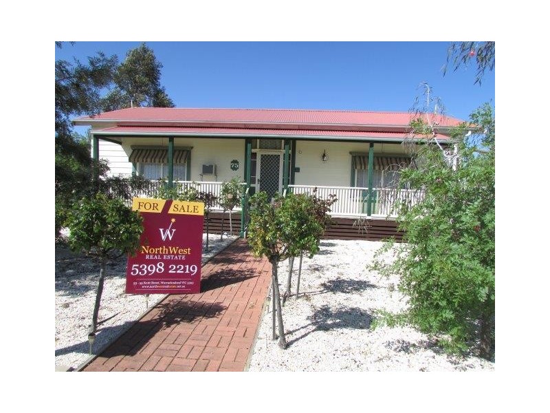 75 Molyneaux Street, Warracknabeal VIC 3393