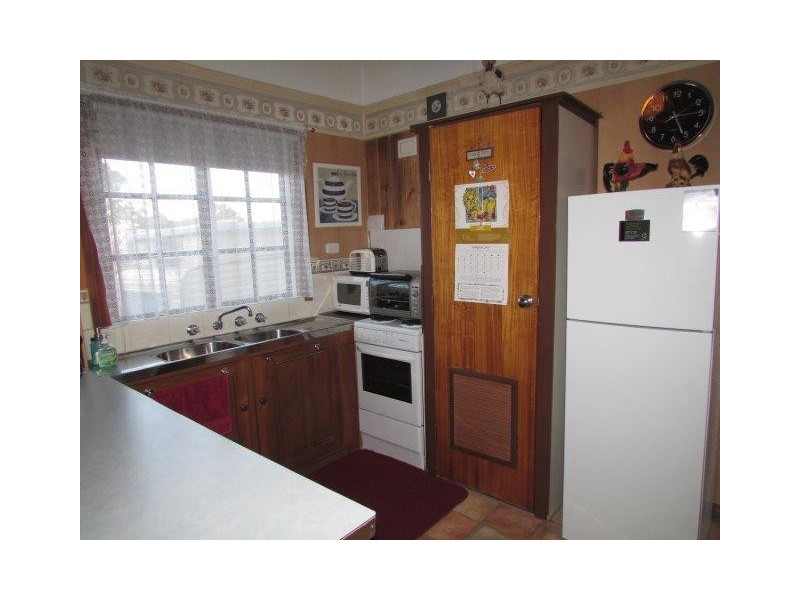 75 Molyneaux Street, Warracknabeal VIC 3393