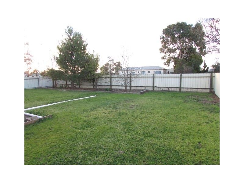 75 Molyneaux Street, Warracknabeal VIC 3393