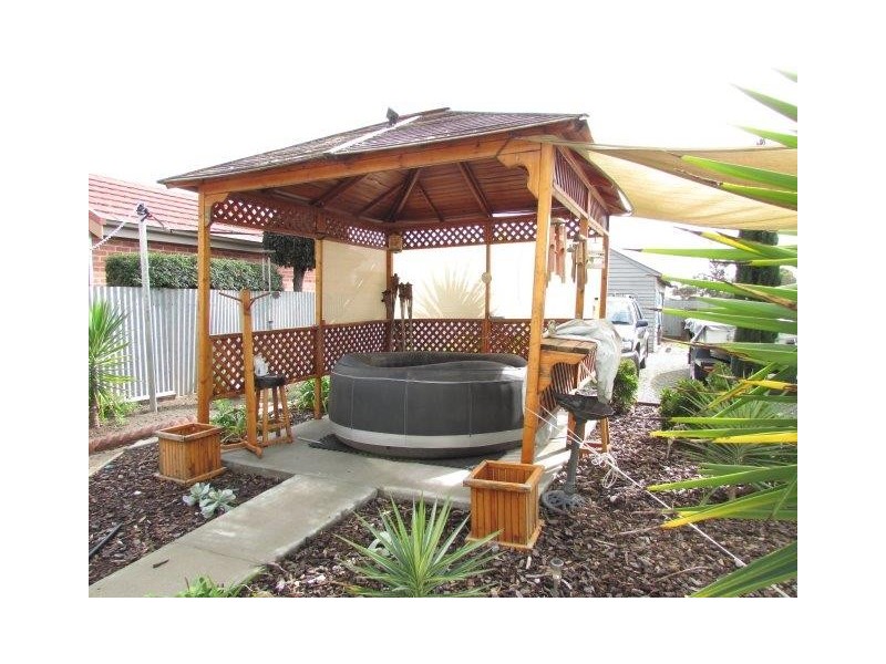 28 Wood Street, Warracknabeal VIC 3393