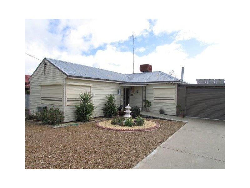 28 Wood Street, Warracknabeal VIC 3393