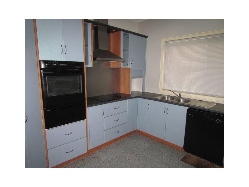 54 Jamouneau Street, Warracknabeal VIC 3393