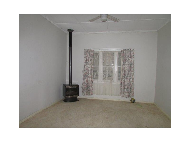 54 Jamouneau Street, Warracknabeal VIC 3393