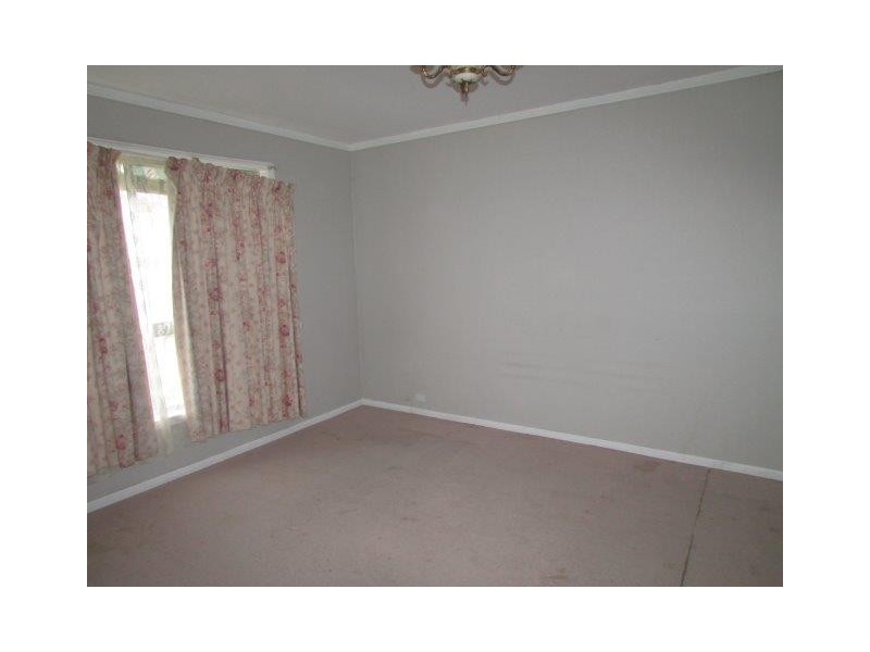 54 Jamouneau Street, Warracknabeal VIC 3393