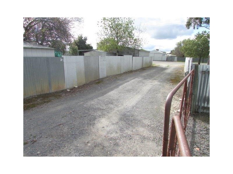 54 Jamouneau Street, Warracknabeal VIC 3393