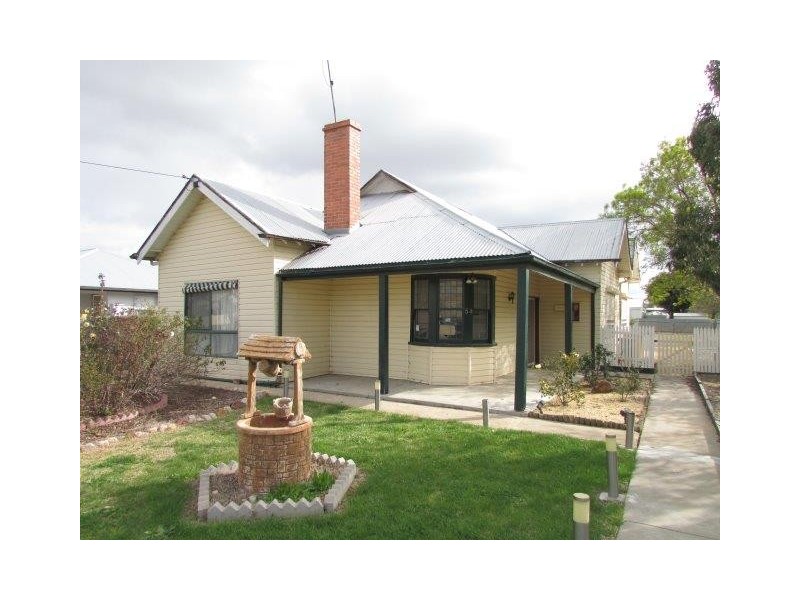 54 Jamouneau Street, Warracknabeal VIC 3393