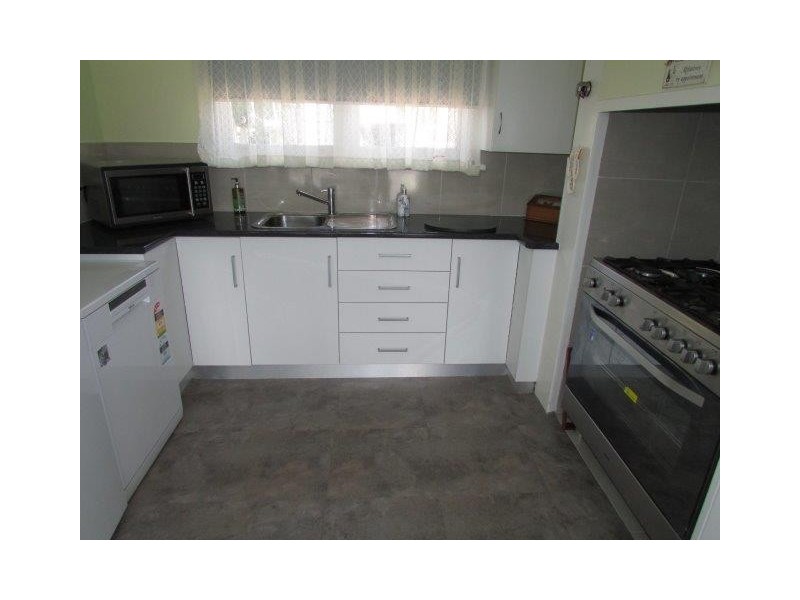 12 Alamein Avenue, Warracknabeal VIC 3393