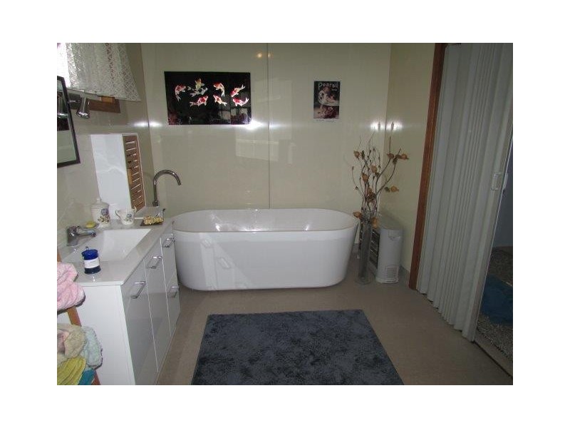 12 Alamein Avenue, Warracknabeal VIC 3393