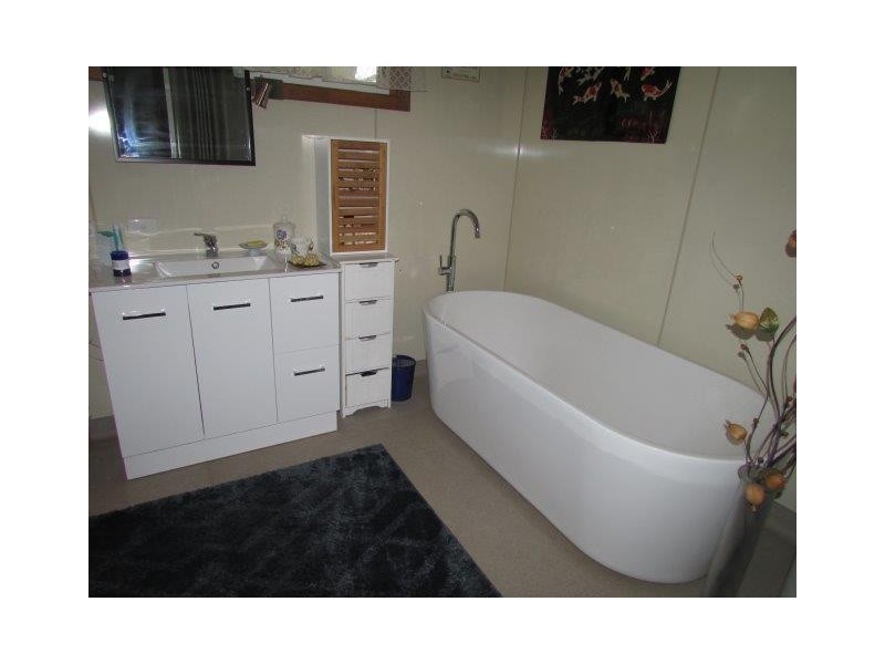 12 Alamein Avenue, Warracknabeal VIC 3393