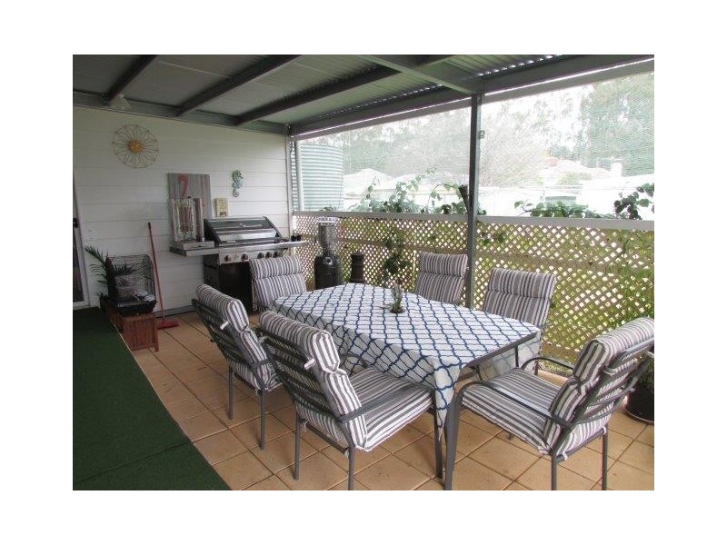 12 Alamein Avenue, Warracknabeal VIC 3393