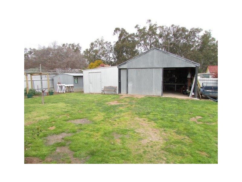 12 Alamein Avenue, Warracknabeal VIC 3393