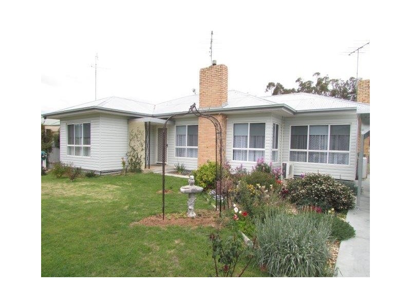 12 Alamein Avenue, Warracknabeal VIC 3393