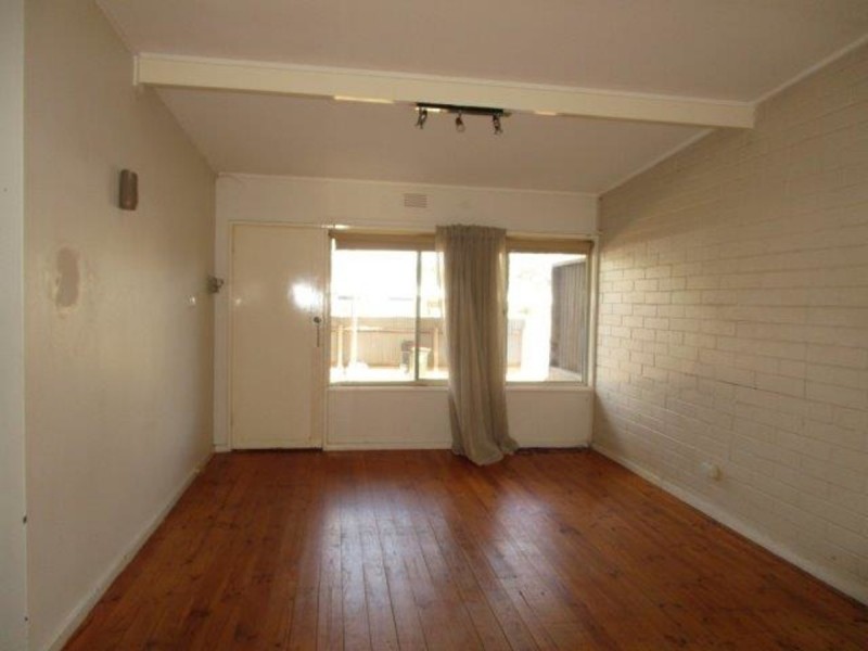 2/9 Camp Street, Donald VIC 3480