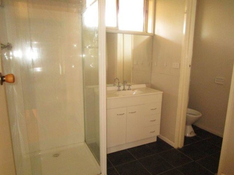 2/9 Camp Street, Donald VIC 3480