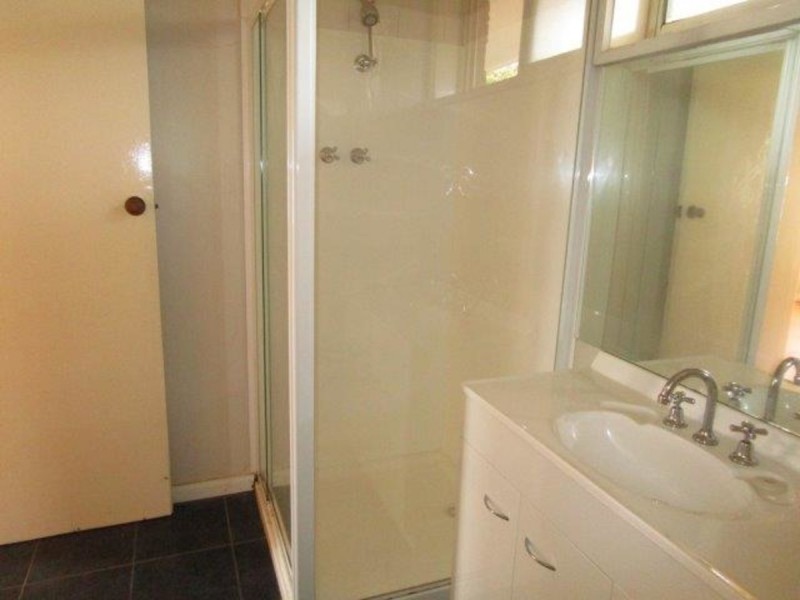 2/9 Camp Street, Donald VIC 3480