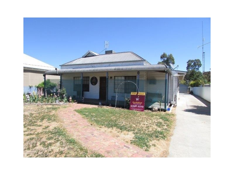 6 Anderson Street, Warracknabeal VIC 3393