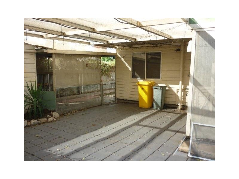 22 Molyneaux Street, Warracknabeal VIC 3393