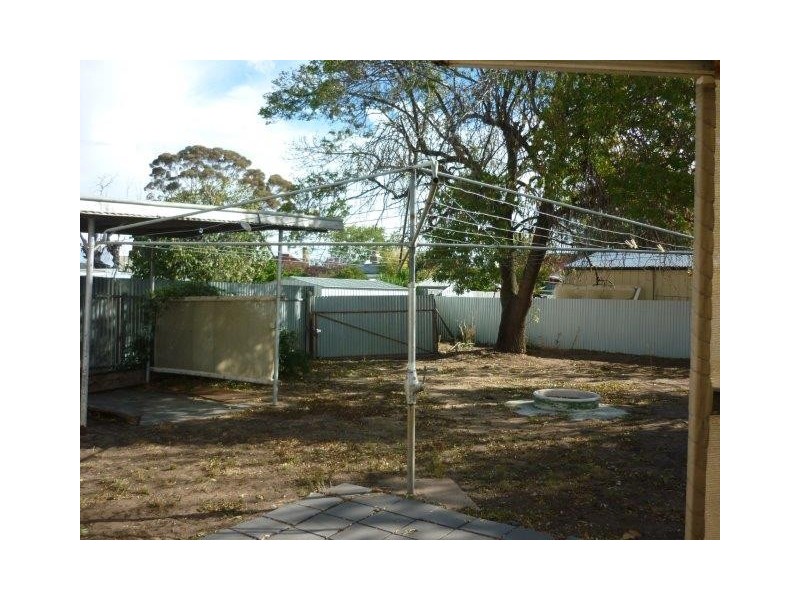 22 Molyneaux Street, Warracknabeal VIC 3393