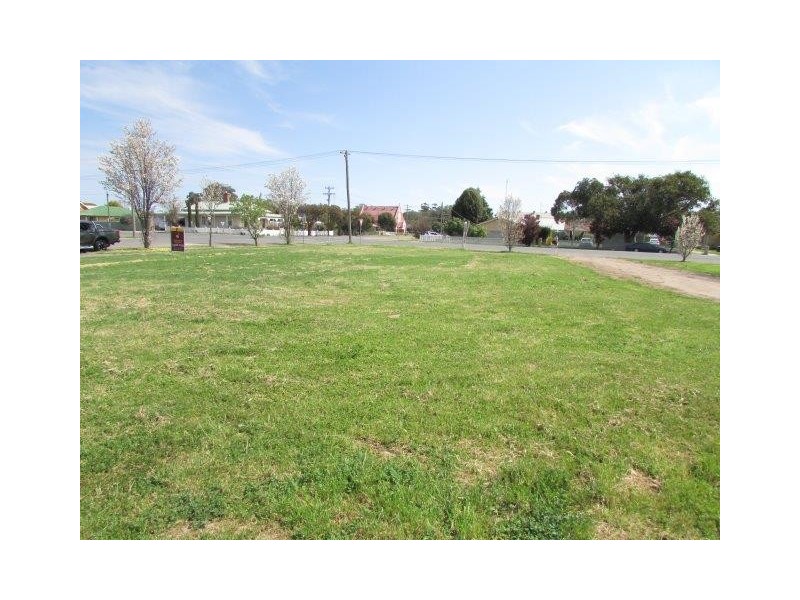 18 & 18A Woolcock Street, Warracknabeal VIC 3393