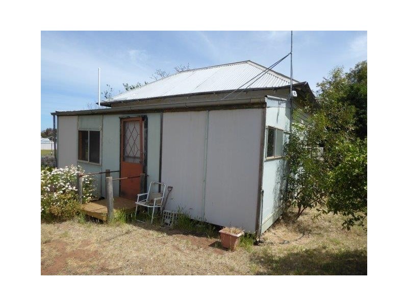 8 Myall Street, Woomelang VIC 3485