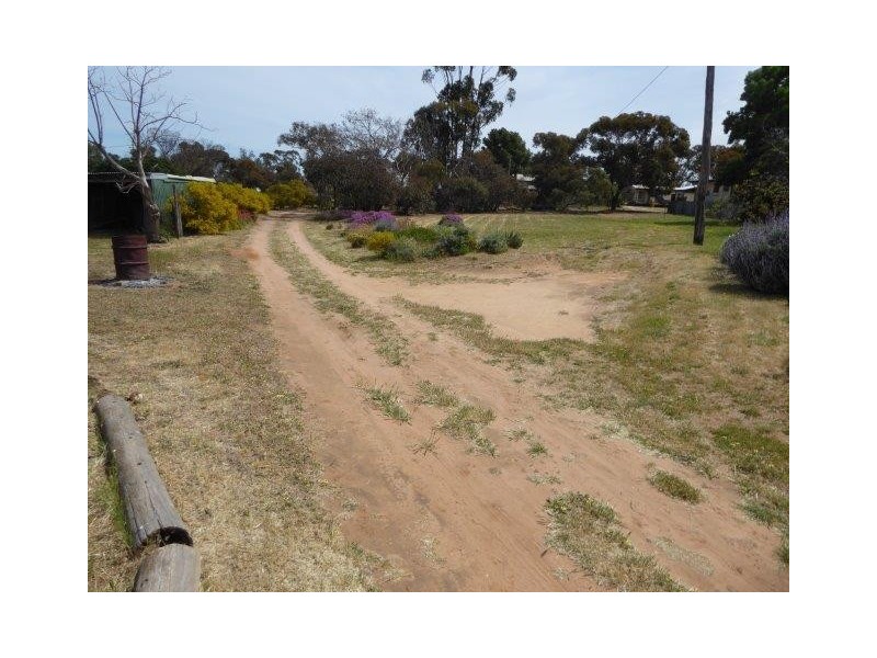 8 Myall Street, Woomelang VIC 3485