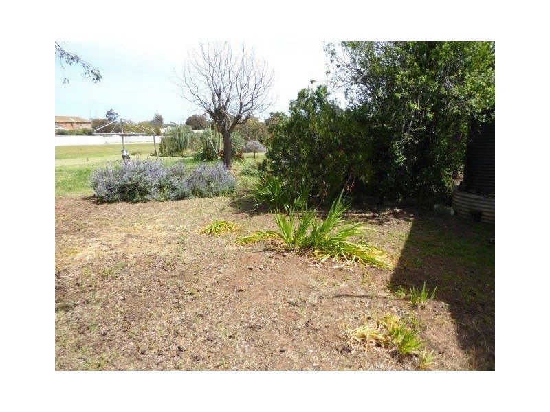 8 Myall Street, Woomelang VIC 3485