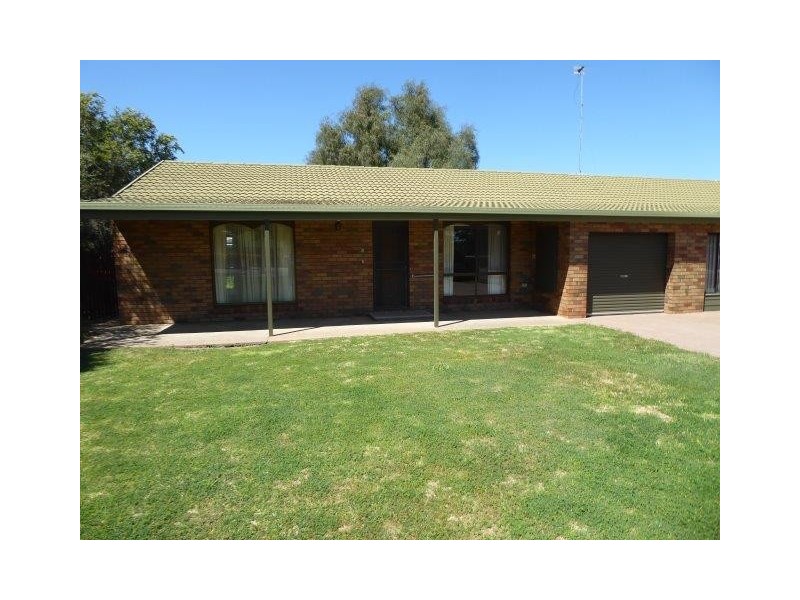3/2 Hammill Street, Donald VIC 3480