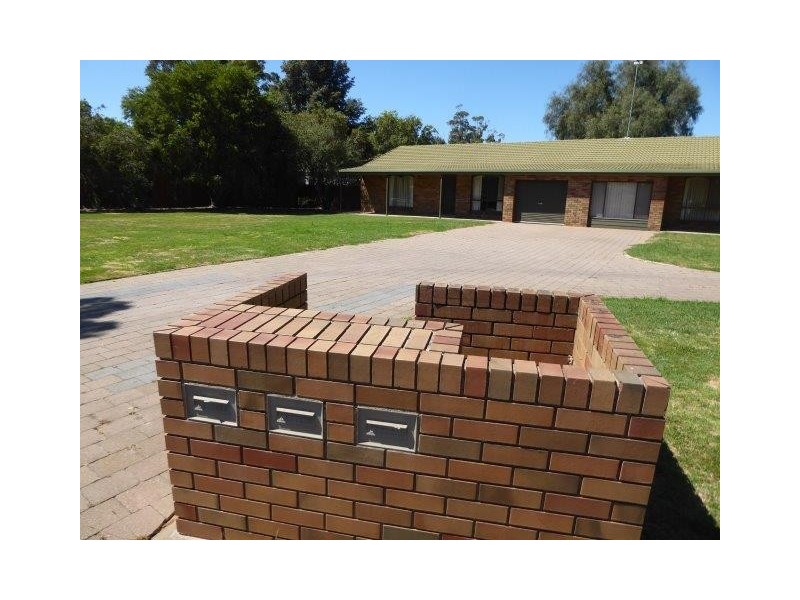 3/2 Hammill Street, Donald VIC 3480