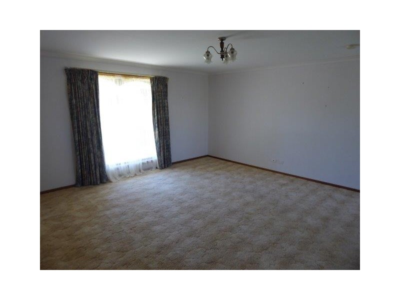 3/2 Hammill Street, Donald VIC 3480