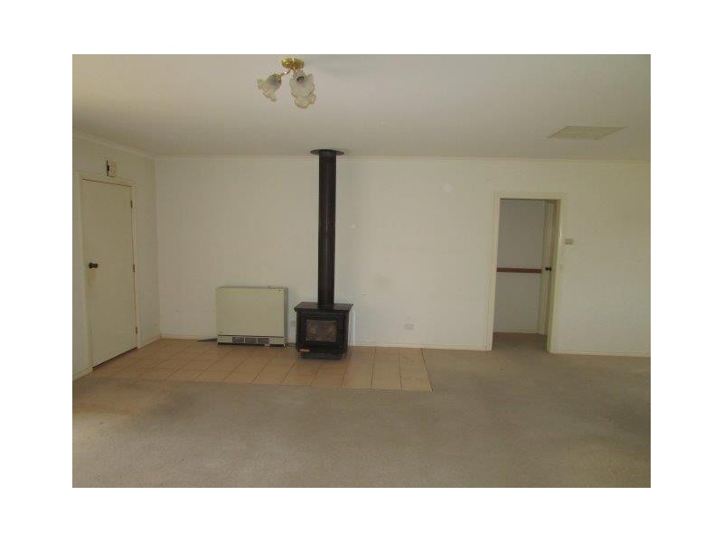 5 Cemetery Road, Warracknabeal VIC 3393