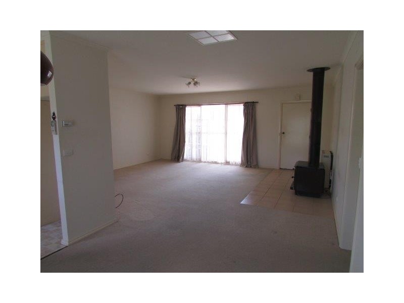 5 Cemetery Road, Warracknabeal VIC 3393