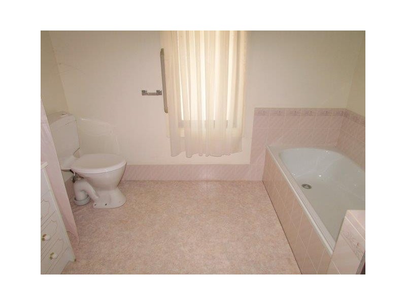 5 Cemetery Road, Warracknabeal VIC 3393