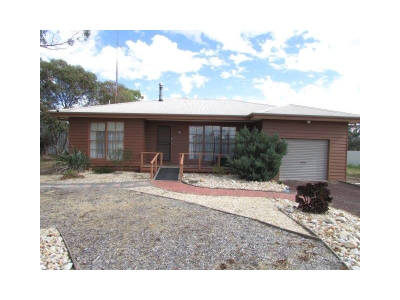 5 Cemetery Road, Warracknabeal VIC 3393