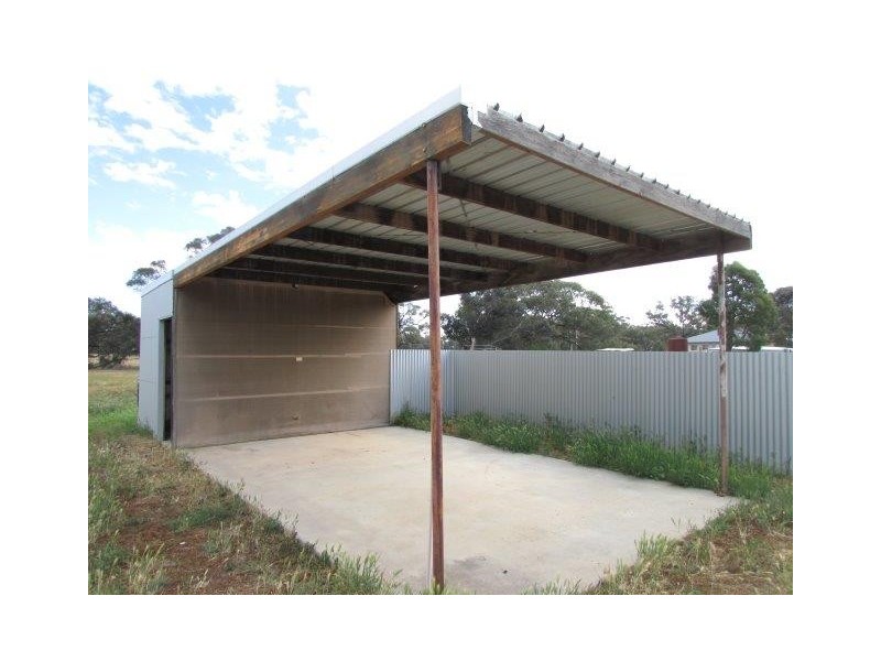 5 Cemetery Road, Warracknabeal VIC 3393