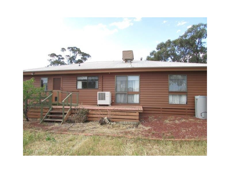 5 Cemetery Road, Warracknabeal VIC 3393