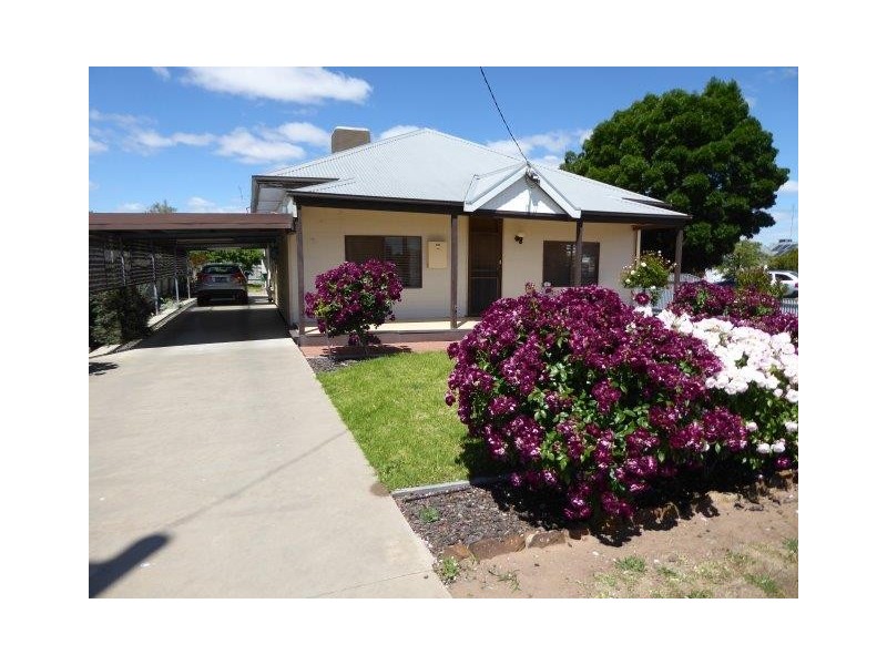 61 Molyneaux Street, Warracknabeal VIC 3393