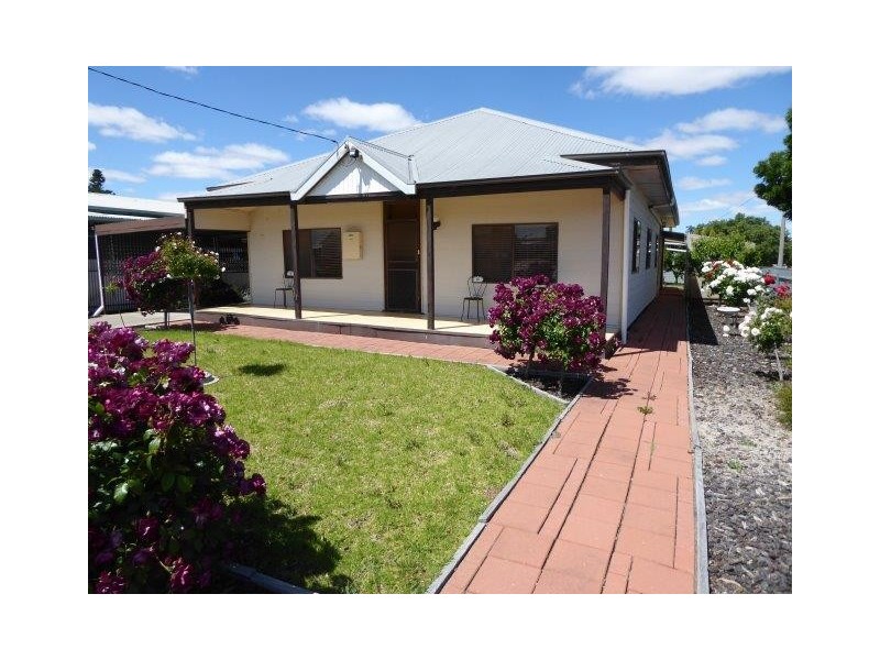 61 Molyneaux Street, Warracknabeal VIC 3393