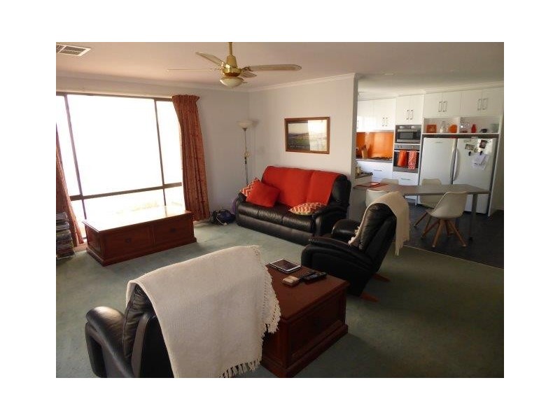 61 Molyneaux Street, Warracknabeal VIC 3393