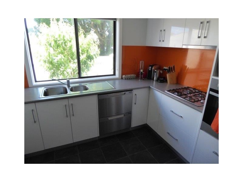 61 Molyneaux Street, Warracknabeal VIC 3393