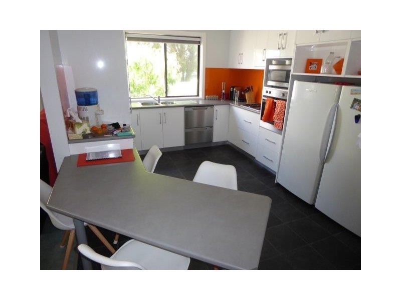 61 Molyneaux Street, Warracknabeal VIC 3393