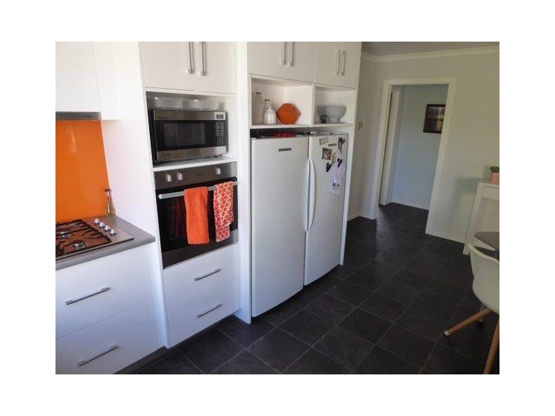 61 Molyneaux Street, Warracknabeal VIC 3393