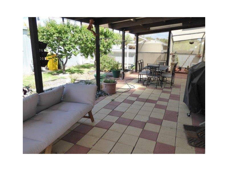 61 Molyneaux Street, Warracknabeal VIC 3393