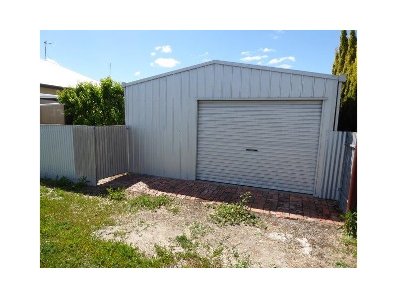 61 Molyneaux Street, Warracknabeal VIC 3393