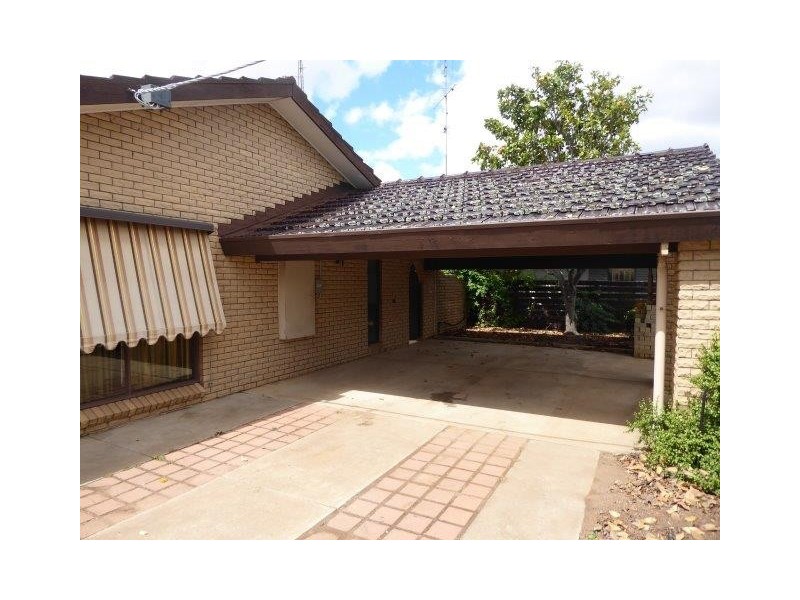 12 Walker Street, Donald VIC 3480